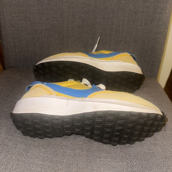 Yellow Nike women’s shoe - Picture 2 of 3